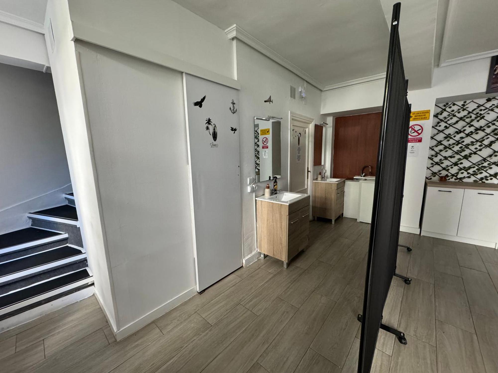 Paradise Hostel *